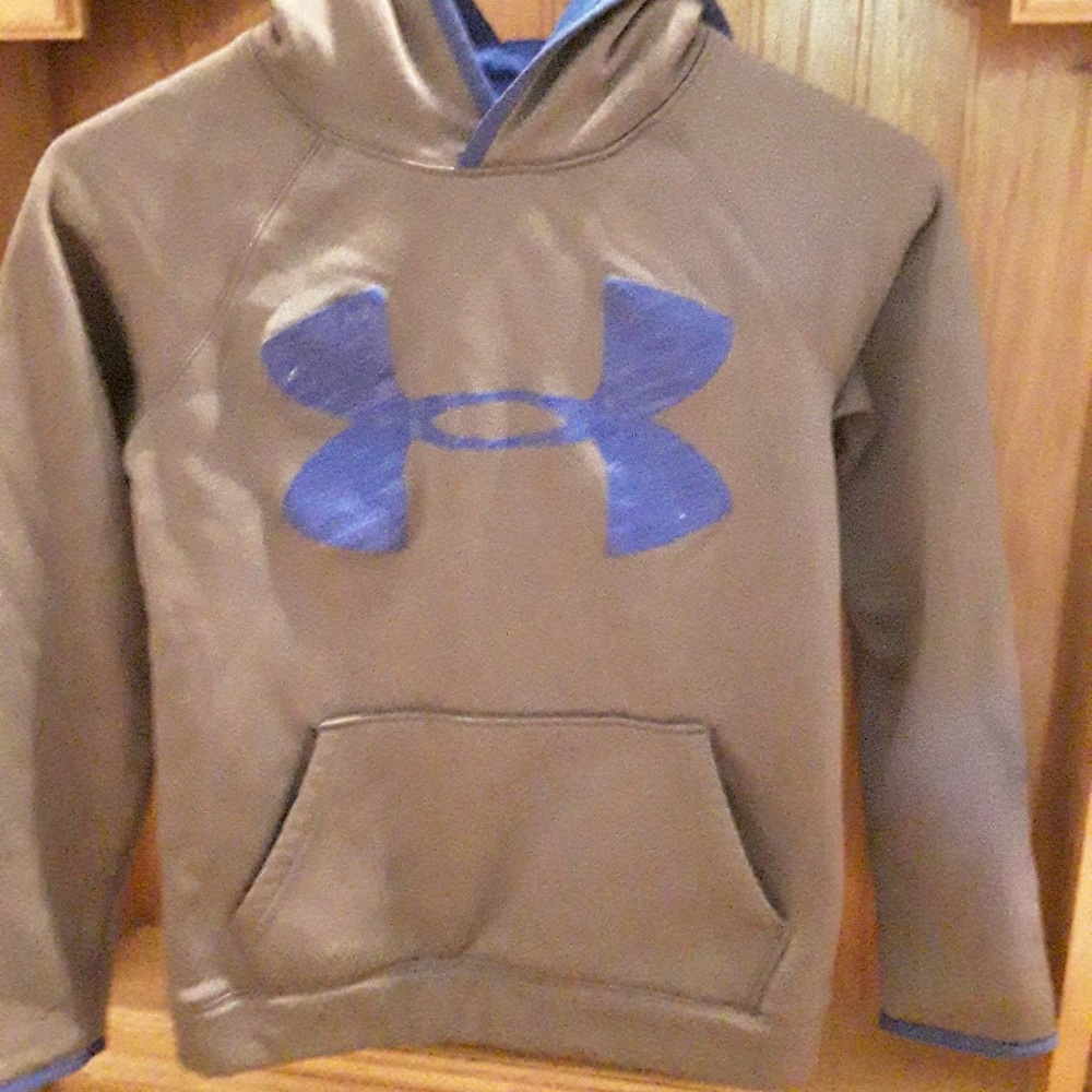 Boy's under armour sweatshirt